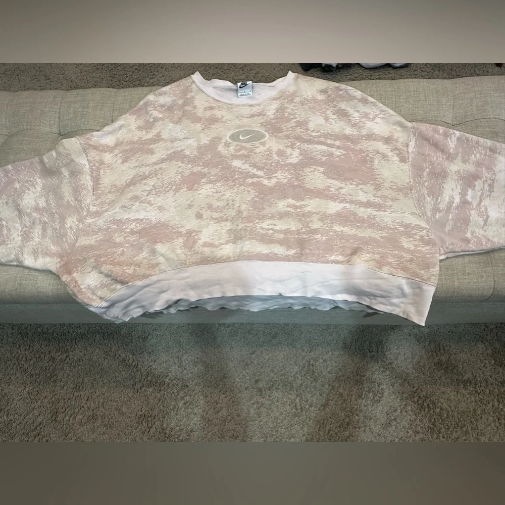 Nike Women’s Semi-Cropped Sweatshirt - Size L - Light Pink & Cream - EUC